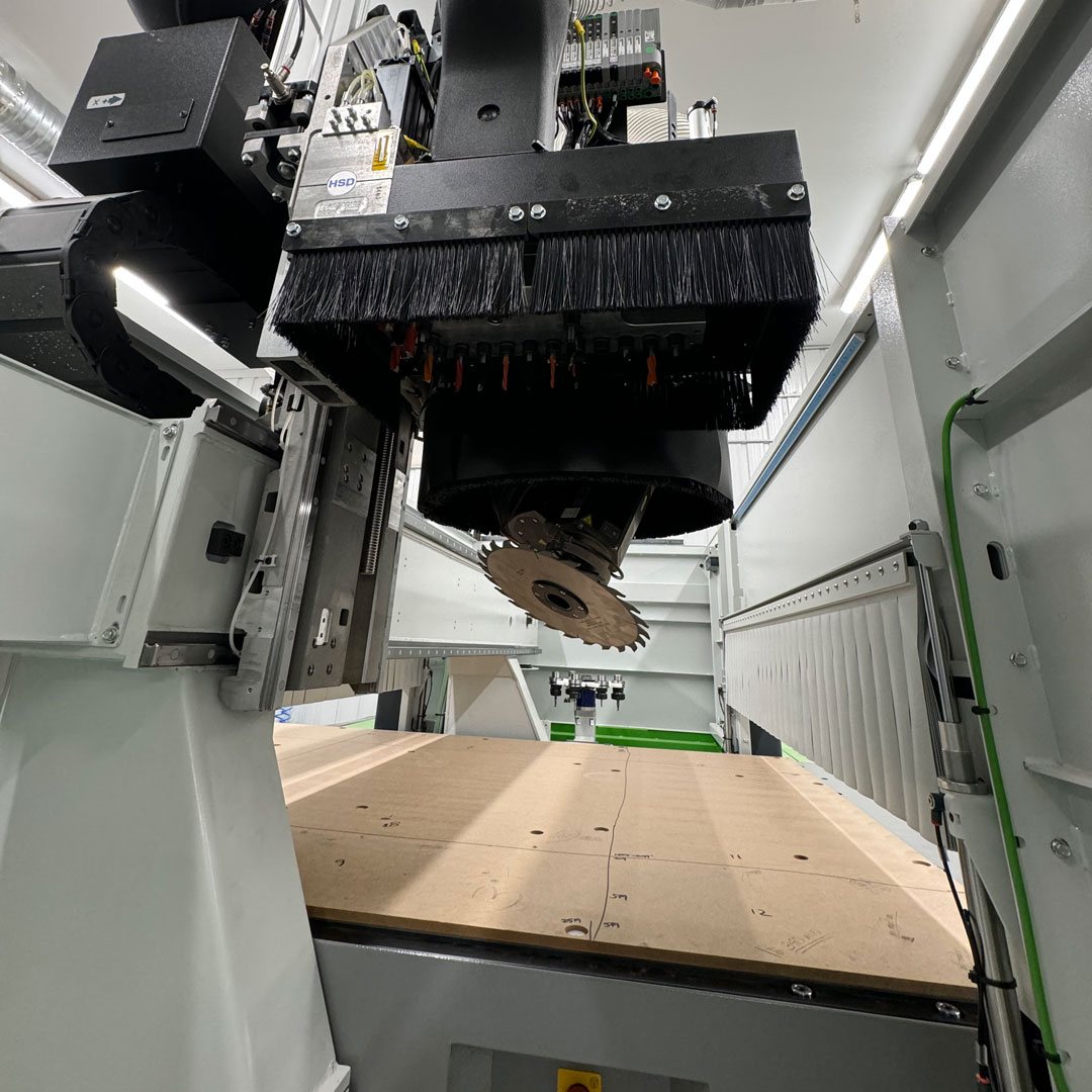 rjam-decoupe-biesse-5axes-closeup